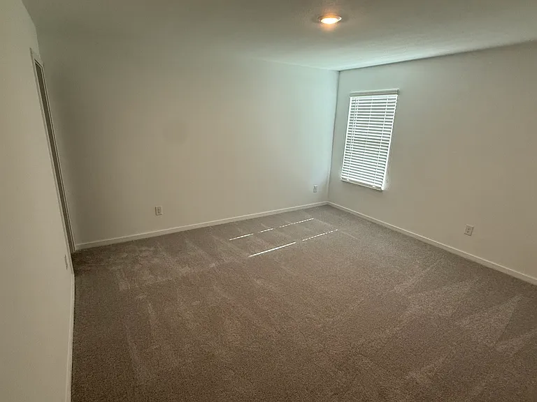 2053 Derby Ln — Photo 12