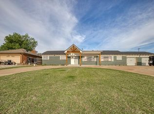 1212 S Main St, Kingfisher, OK 73750