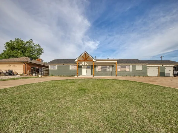 1212 S Main St, Kingfisher, OK 73750