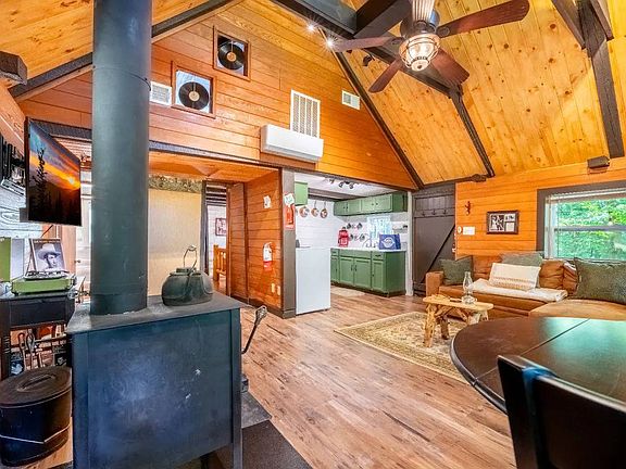 3rd image of 1878 Little Cove Rd