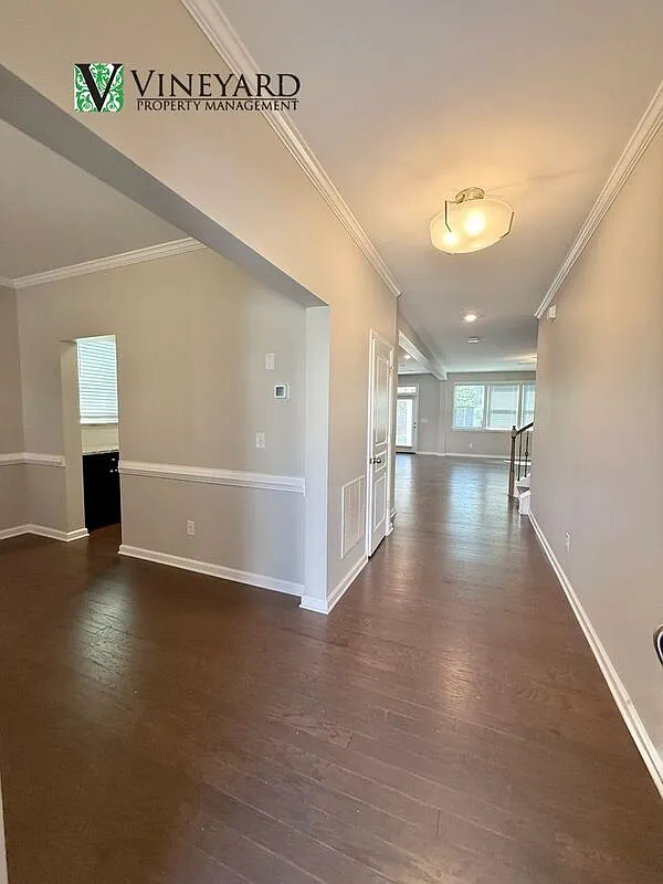 5 bed, 2.5 bath, 3086 sqft, $2,995 — Photo 4