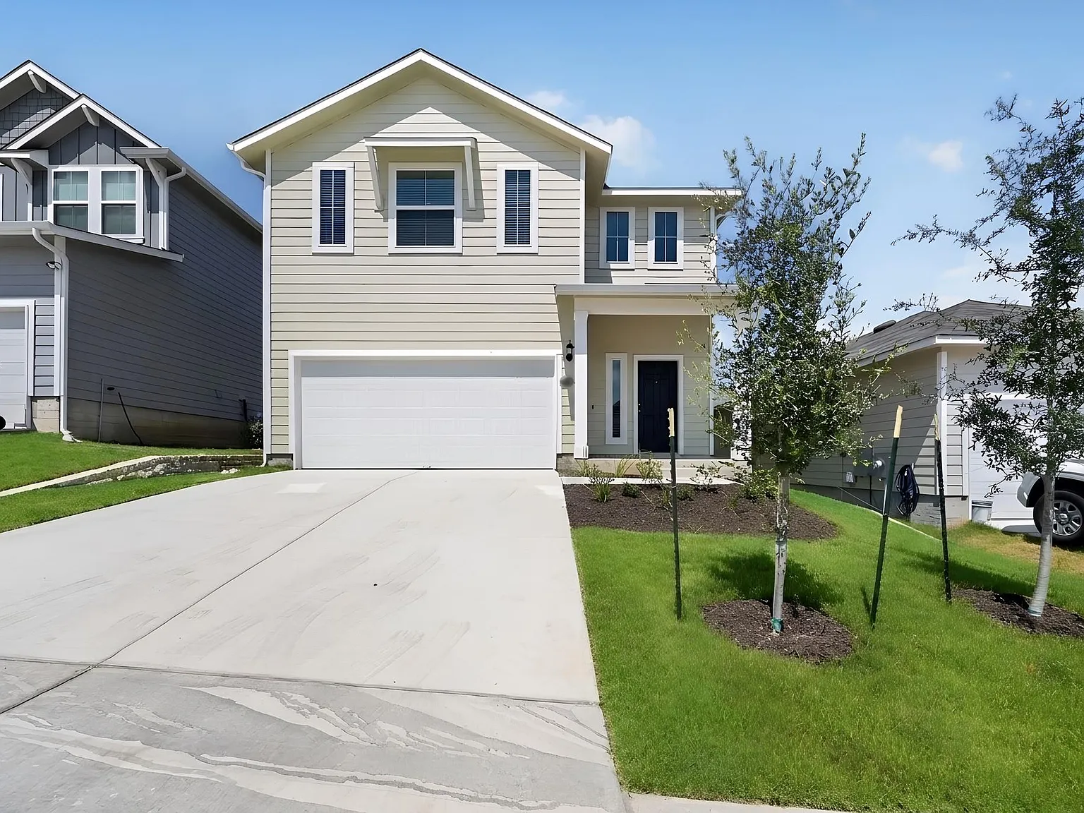 4 bed, 3.5 bath, 2446 sqft, $2,595 — Photo 1