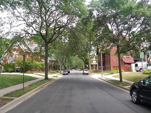 4th image of 2804 E Linnwood Ave