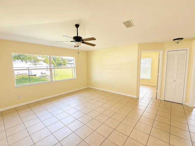 2408 Vernon Ave S — Photo 2