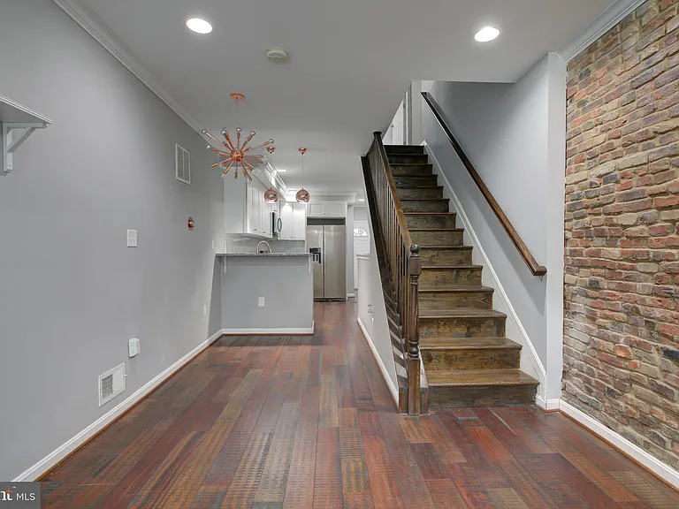 16 N Bradford St — Photo 3