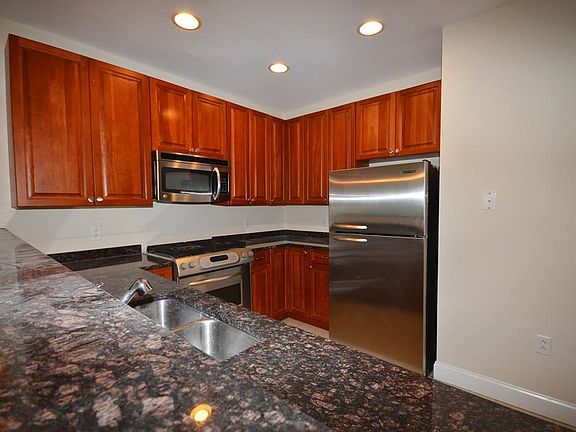 2nd image of 601 Alder Way #601
