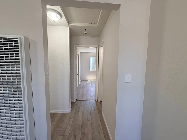 604 — Photo 22