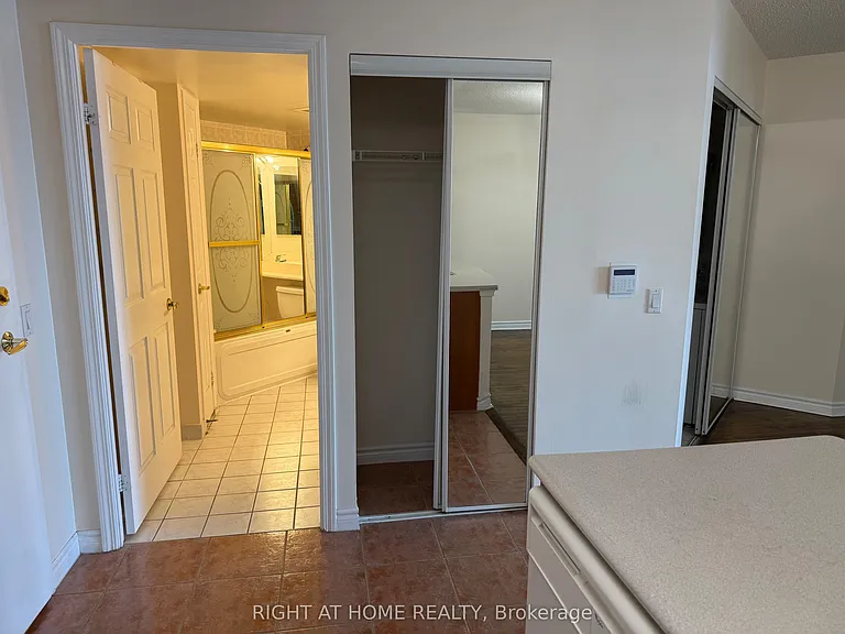 35 Kingsbridge Garden Cir #601 — Photo 12