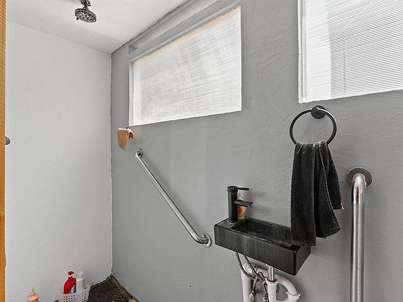 4th image of 25027 Lakeshore Dr
