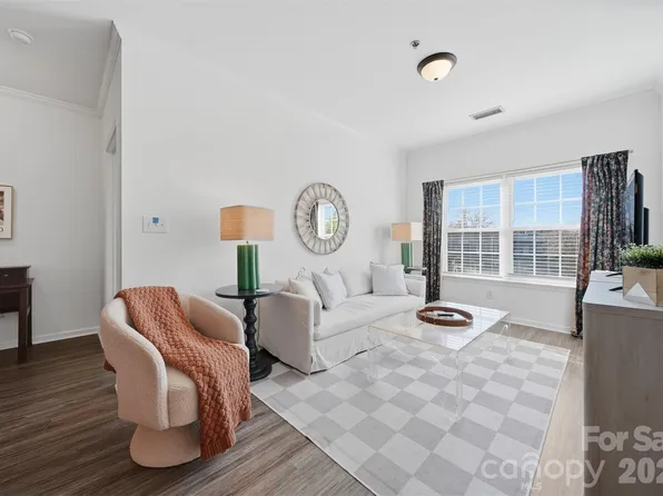 1410 4th Street Dr NW Unit 205, Hickory, NC 28601