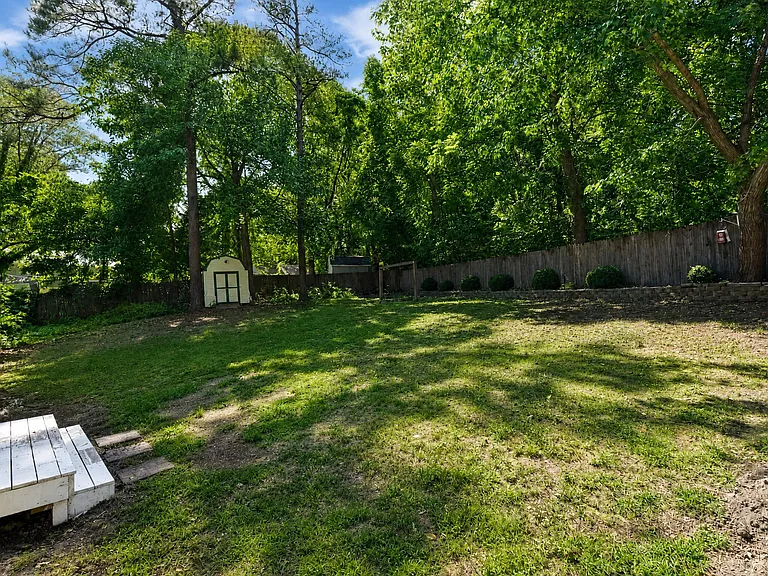 1042 Floral Ct — Photo 7