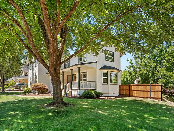 5th image of 975 Beverly Way