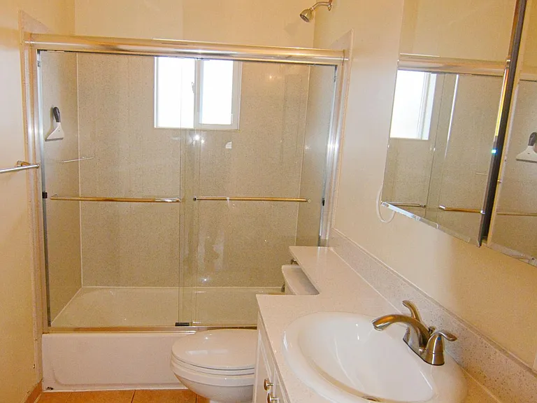 466 N 13th St #5 — Photo 6