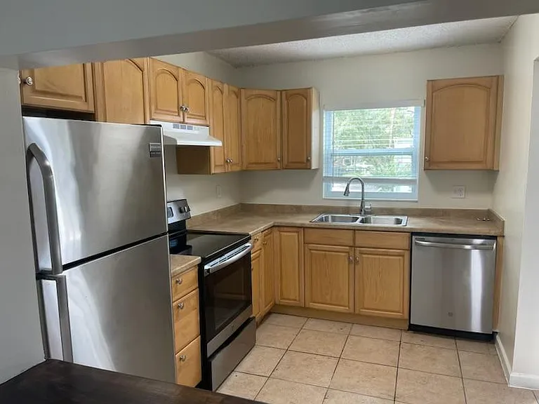 2820 Somerset Park Dr #201 — Photo 5