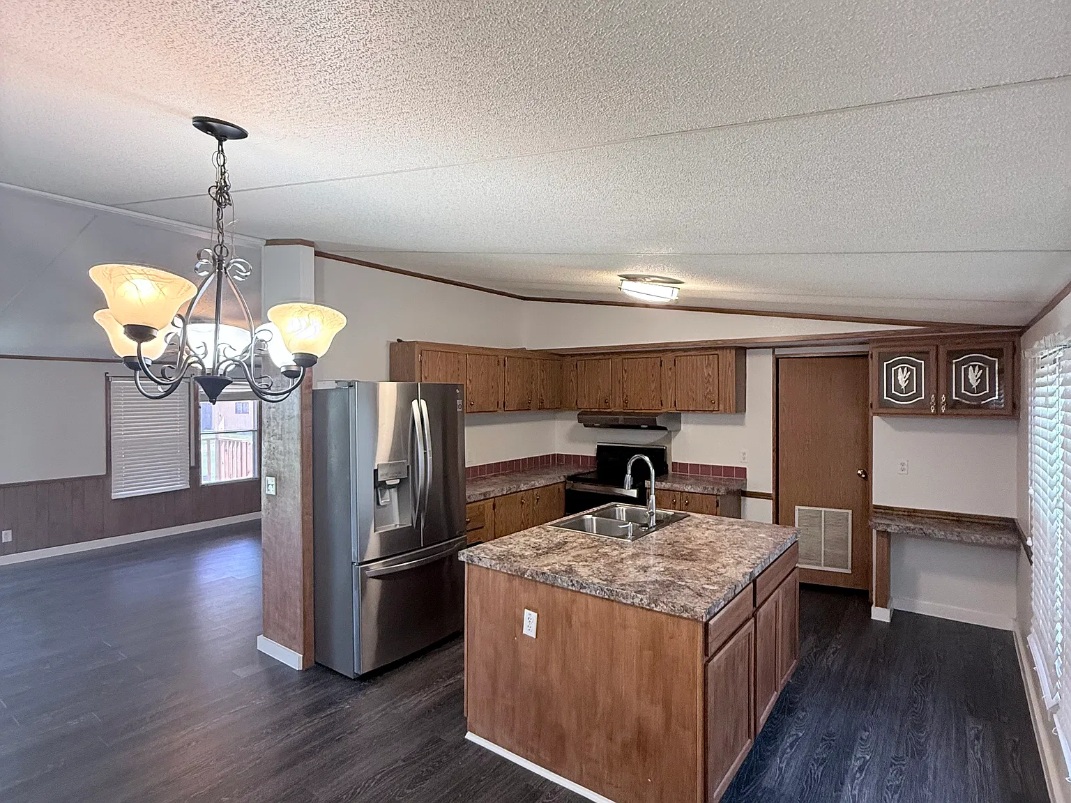 3 bed, $1,599 — Photo 3