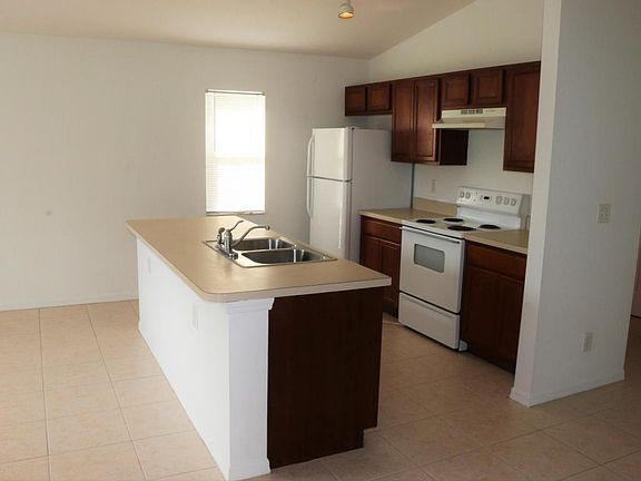 2nd image of 2133 SE Gaslight St