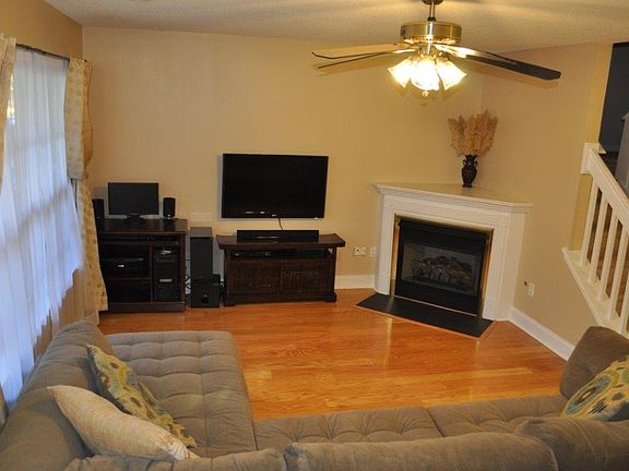 3rd image of 8102 Shadow Oak Dr