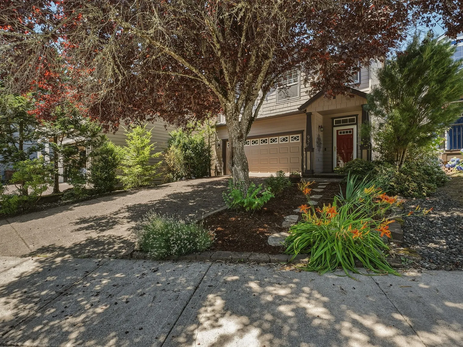 3 bed, 2.5 bath, 2004 sqft, $2,850 — Photo 2