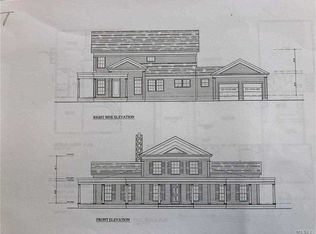 18 Oak Meadow Ln, Bellport, NY 11713