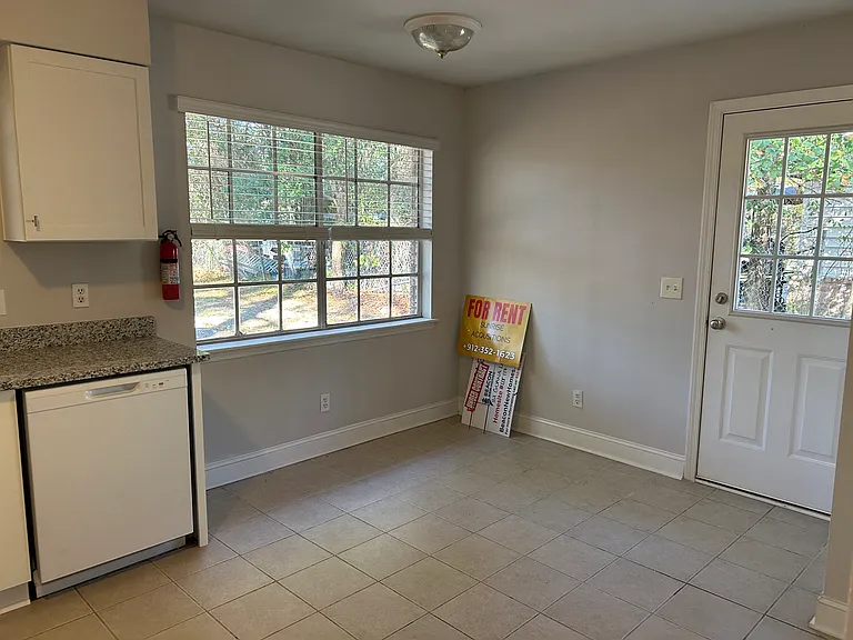 427 Edgewater Rd — Photo 6