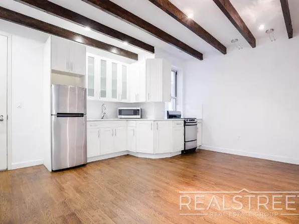 911 Jefferson Avenue image 1 of 8