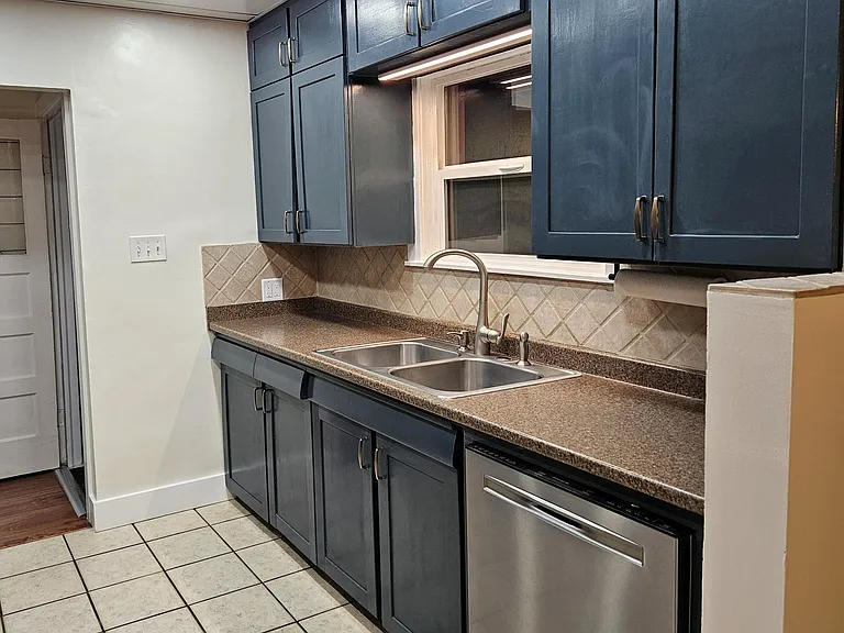 557 E Sherman Ave #UP — Photo 4