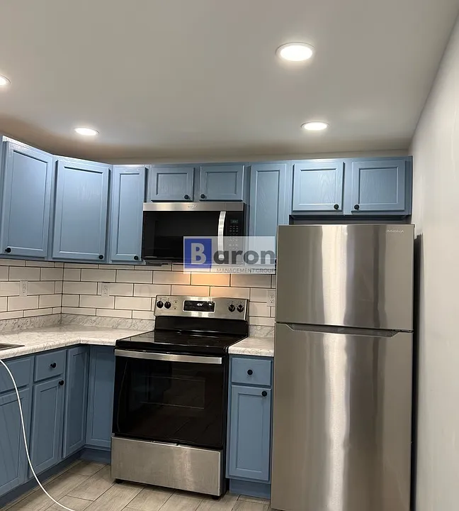 1187 Simmons Ave #4