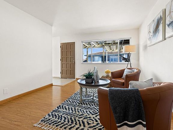 2nd image of 4380 Moorpark Ave APT 3