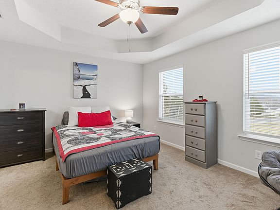 5th image of 809 Bradburn Village Way