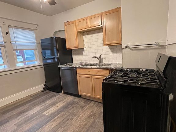 4th image of 560 Linden Ave #1