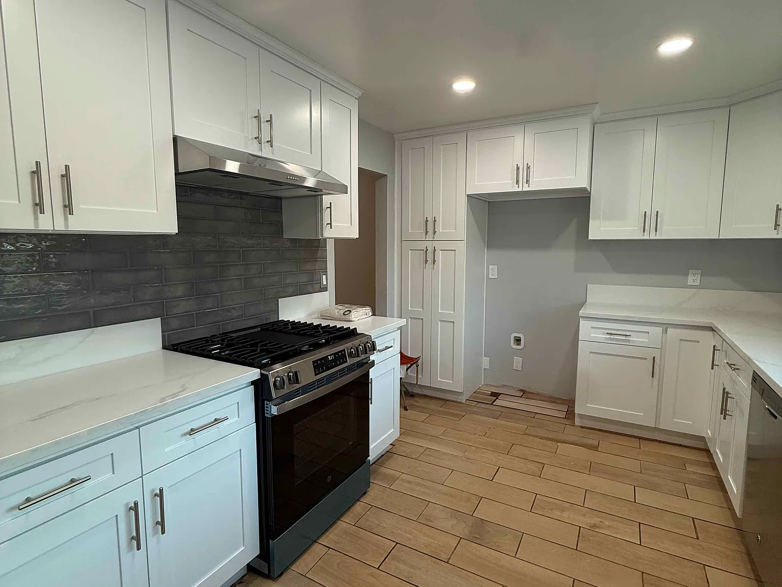 5 bed, 2035 sqft, $4,500 — Photo 4