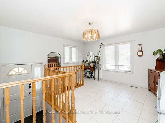 4th image of 77 Laidlaw St