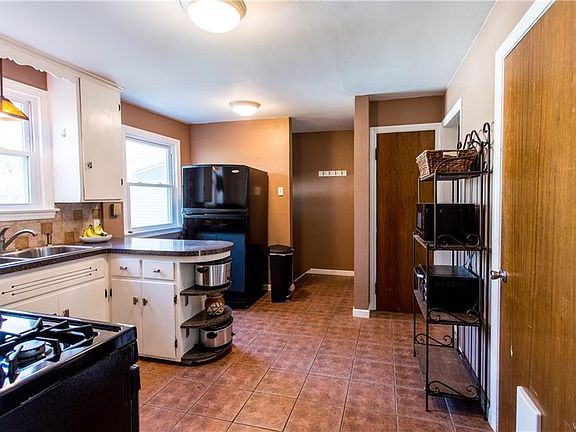 4th image of 33 Morton Dr