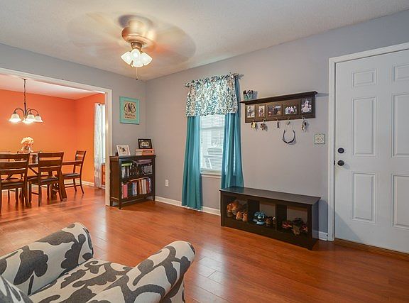 4th image of 616 Langley Ct