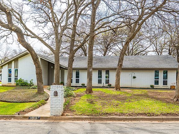 3rd image of 1819 W Cedar Elm Dr