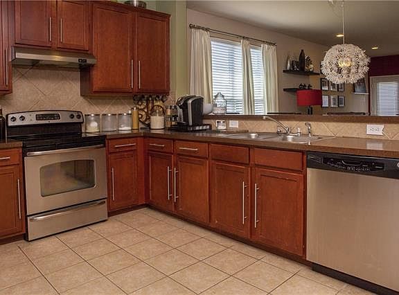 4th image of 2913 Thistlewood Dr
