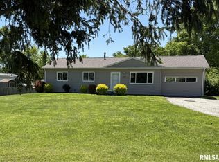 1600 E Walnut St, Chatham, IL 62629