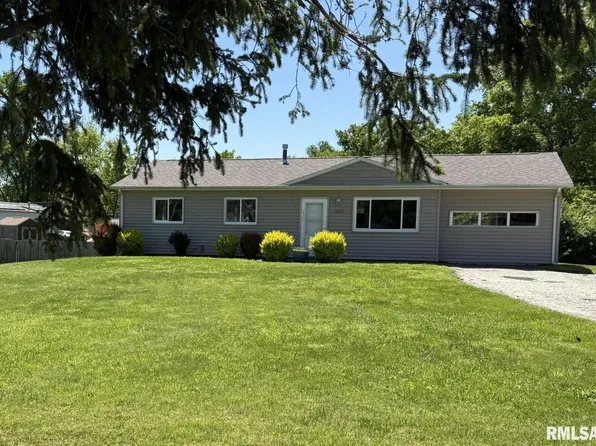 1600 E Walnut St, Chatham, IL 62629
