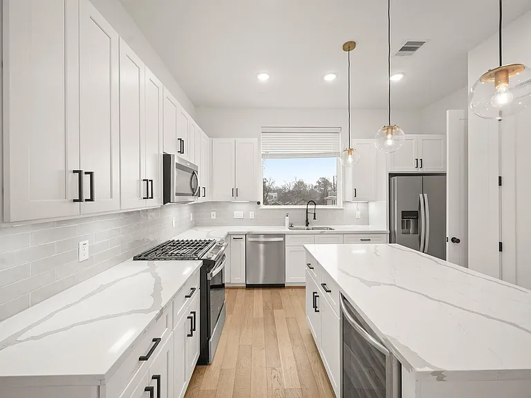 2811 Anita St — Photo 1