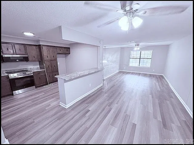 3 bed, 2.5 bath, 2308 sqft, $1,995 — Photo 4