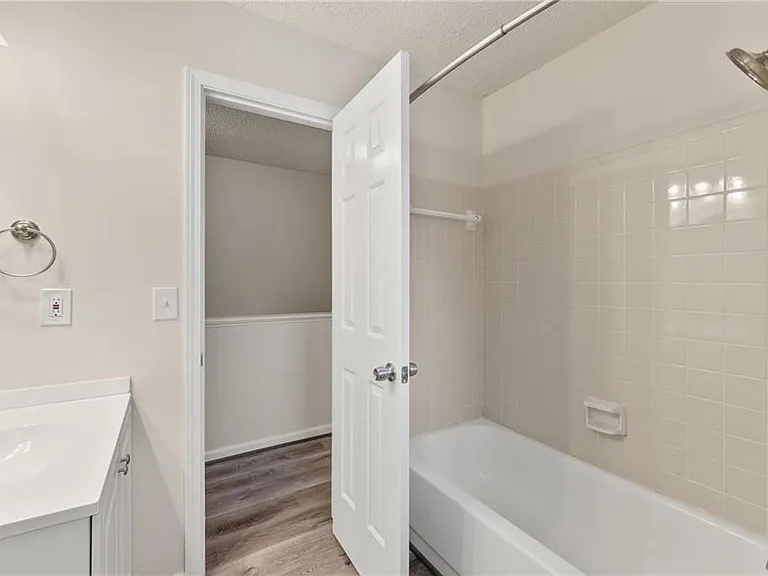 5000 Saxony Ct — Photo 11