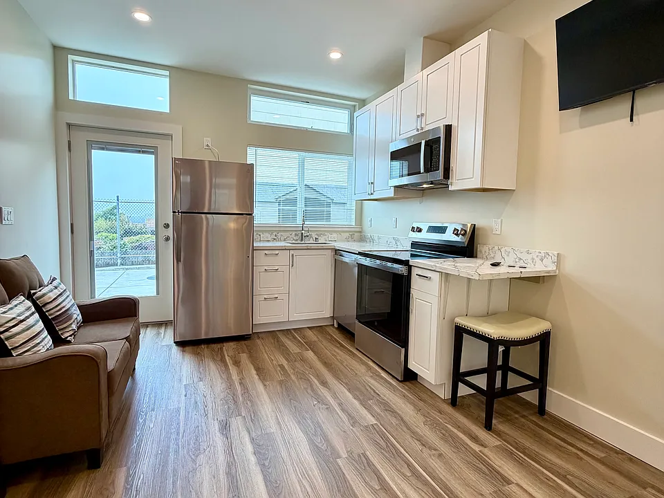 1418 Noriega St #8