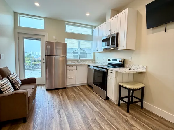1418 Noriega St #8, San Francisco, CA 94122