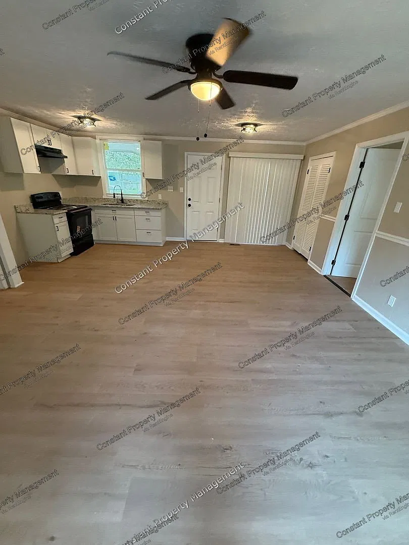 4 bed, 2.0 bath, 1300 sqft, $1,475 — Photo 3