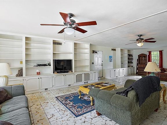 4th image of 129 E Graham Park Dr