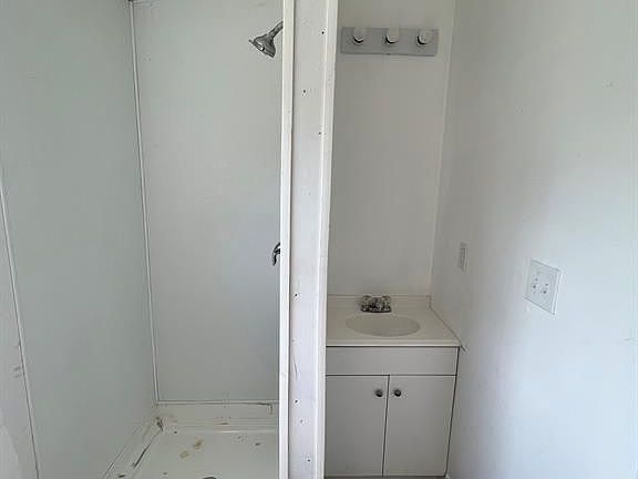 4th image of 4904 E 36th St
