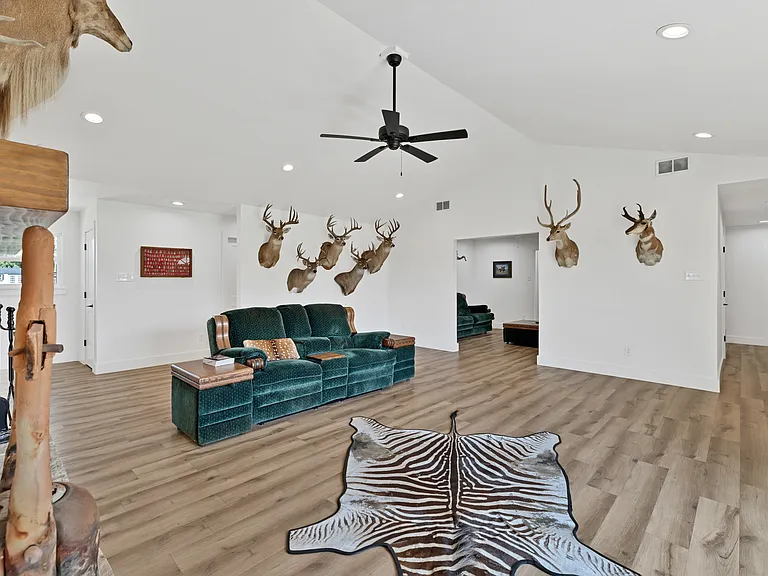 1901 Melissa Ln — Photo 23