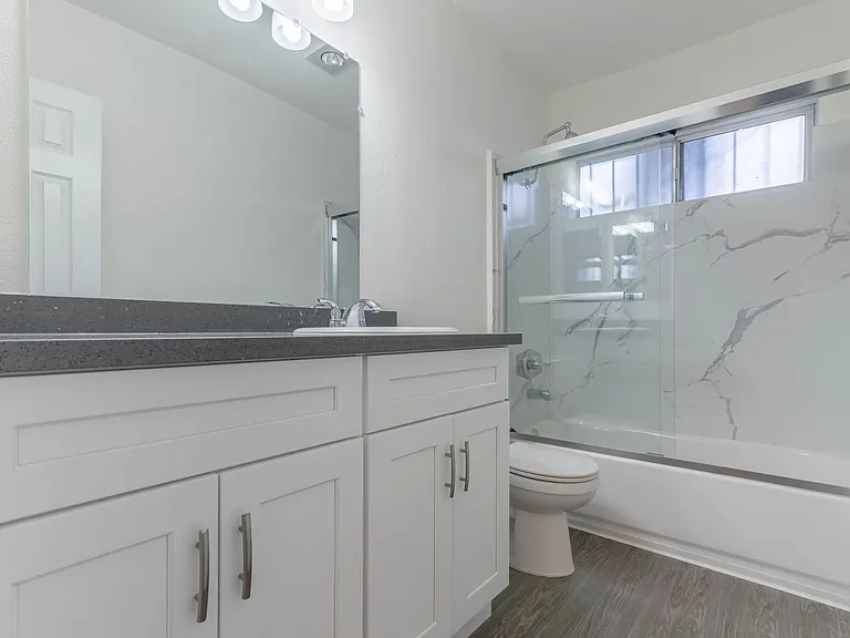 8123 Langdon Ave — Photo 10