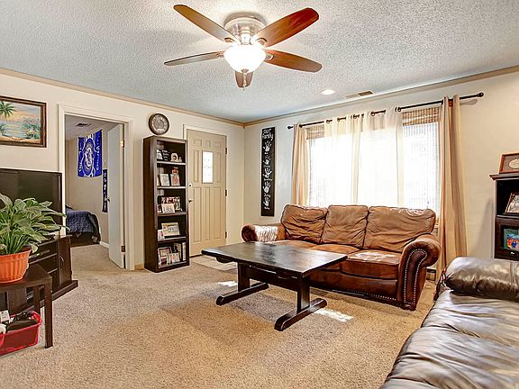 3rd image of 661 W Ashton Ave