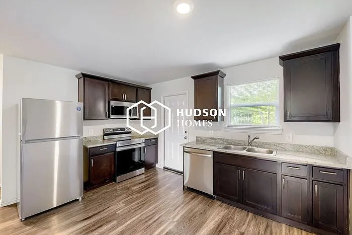 7839 Sandy St — Photo 5
